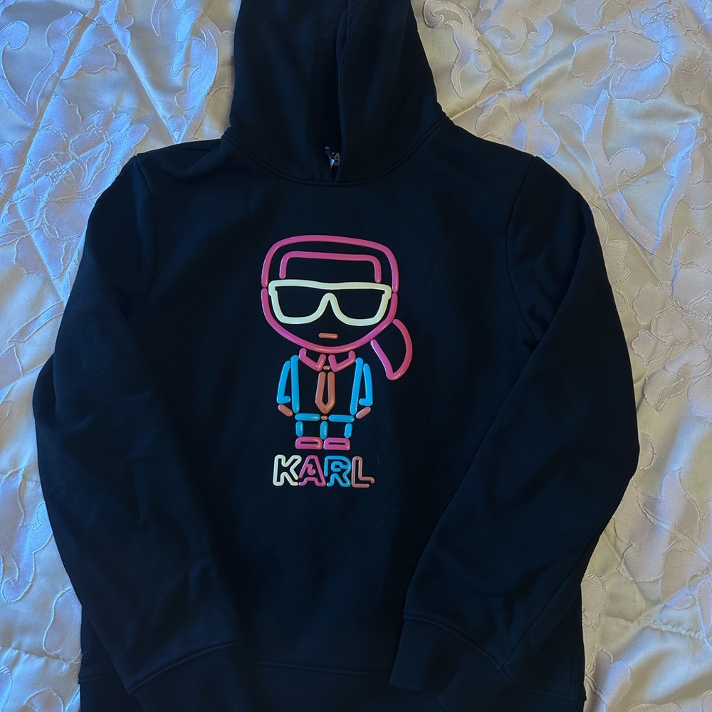 Karl Lagerfeld Black Hoodie with Vibrant Accents
Condition is perfect 👍🏼👍🏼👍🏼